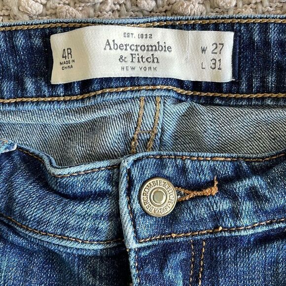Abercrombie and Fitch Denim Jeans. Size 4R
Distressed, medium wash - Picture 2 of 8